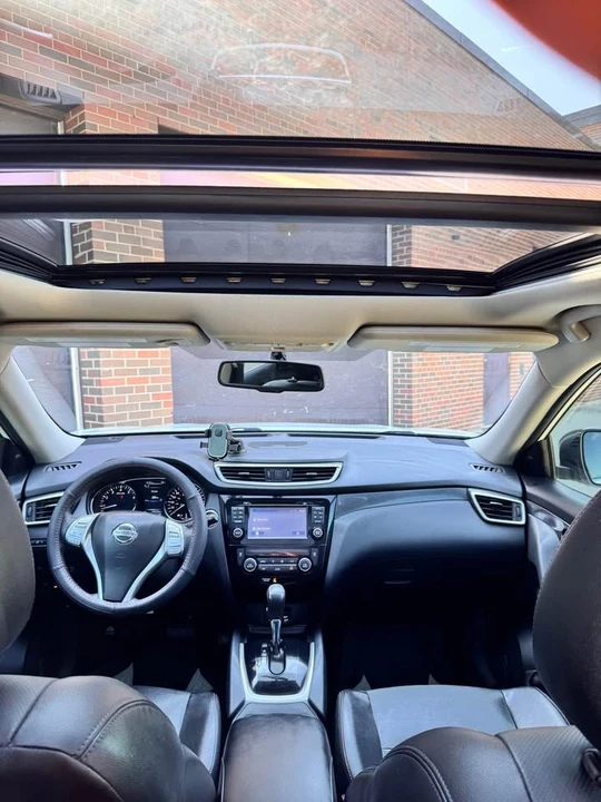 2016 Nissan Rogue - Image 15 of 18