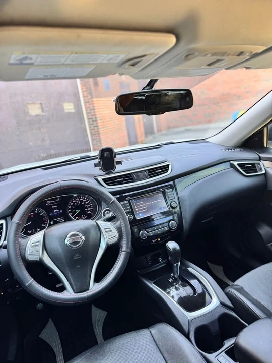 2016 Nissan Rogue - Image 16 of 18
