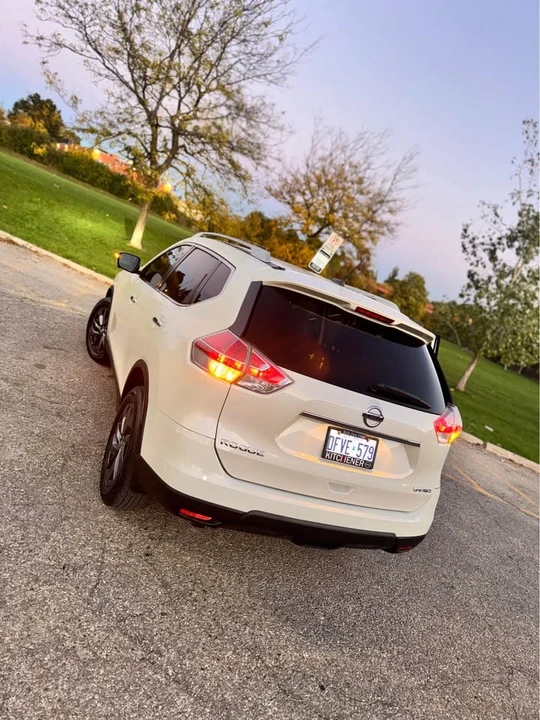 2016 Nissan Rogue - Image 17 of 18
