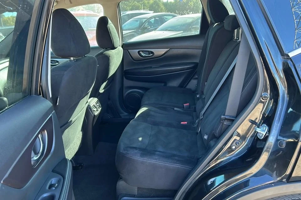 2016 Nissan Rogue - Image 10 of 16