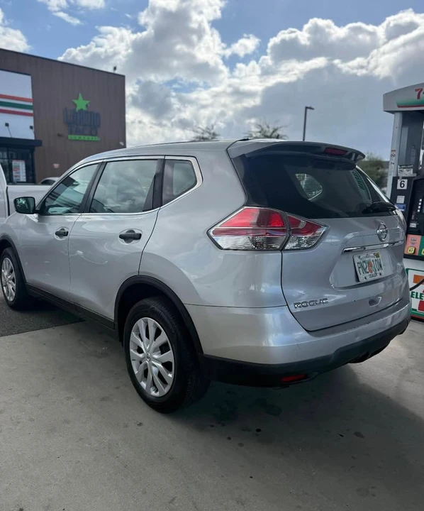 2016 Nissan Rogue - Image 4 of 4