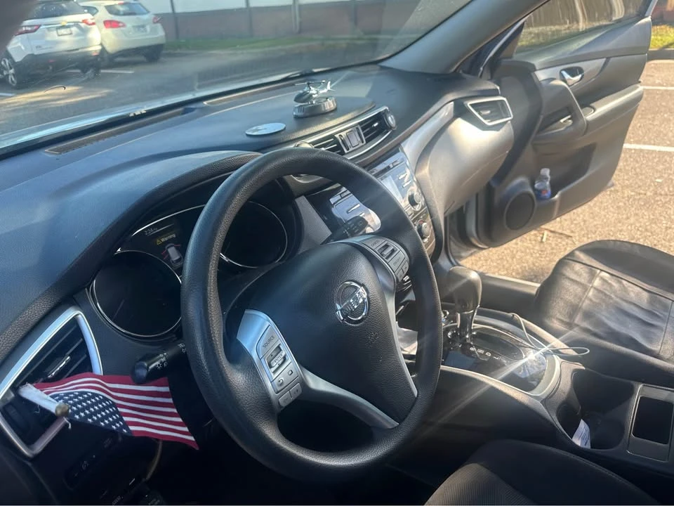 2016 Nissan Rogue - Image 4 of 9
