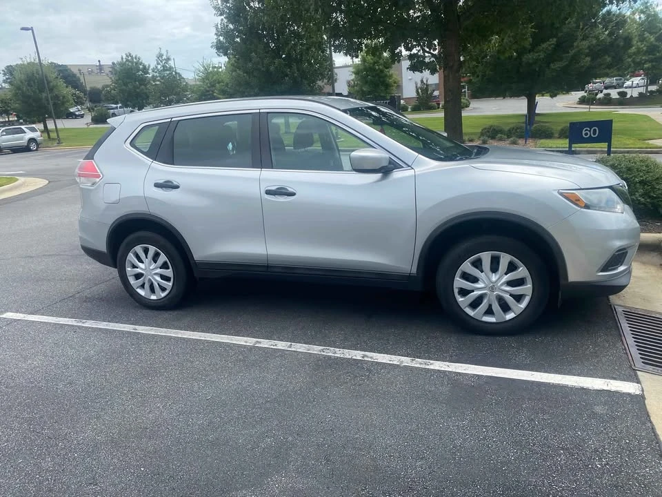 2016 Nissan Rogue - Image 8 of 19