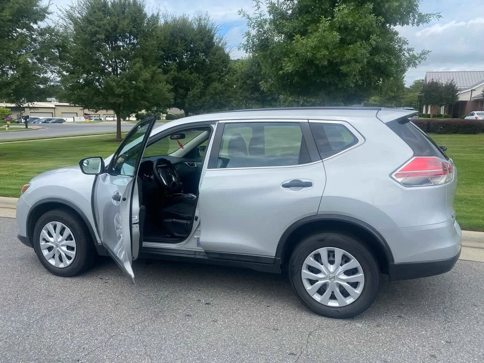 2016 Nissan Rogue - Image 2 of 19