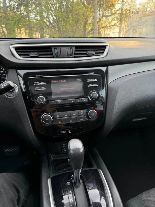 2016 Nissan Rogue - Image 10 of 16
