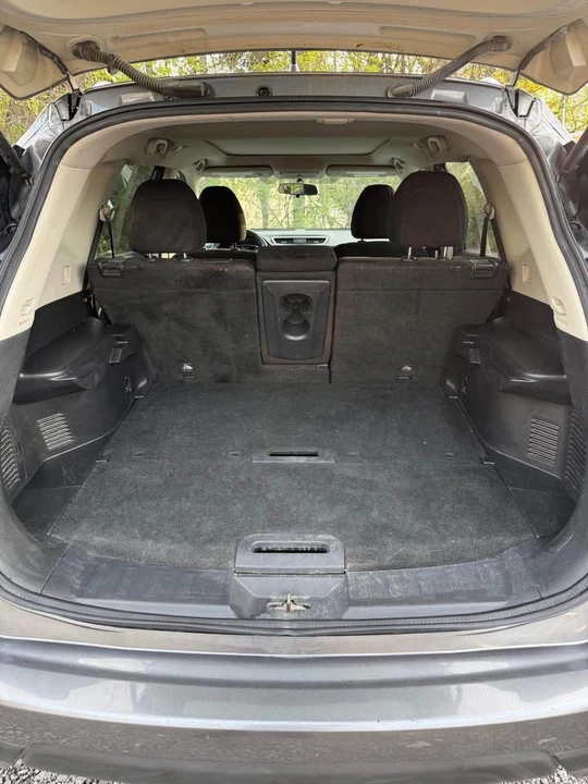2016 Nissan Rogue - Image 8 of 16