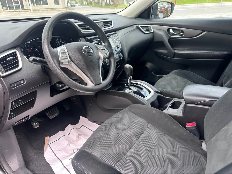 2016 Nissan Rogue - Image 9 of 16