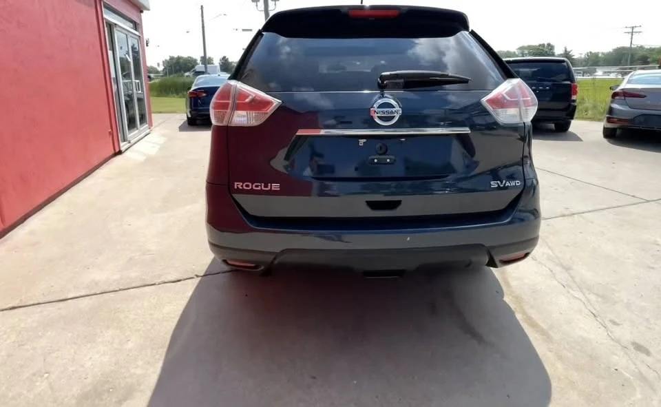 2016 Nissan Rogue - Image 8 of 9