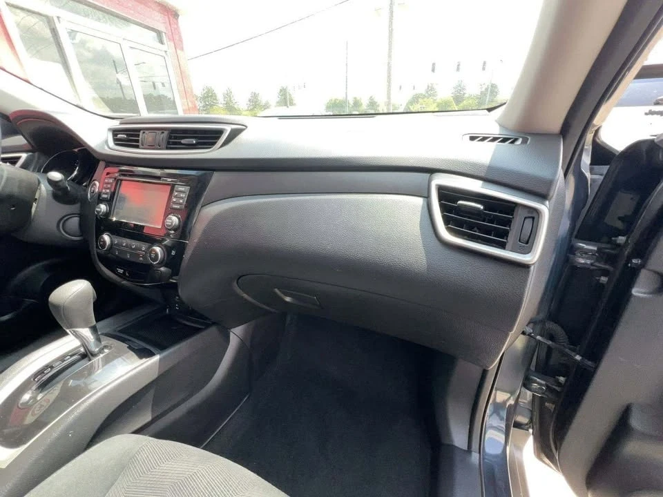 2016 Nissan Rogue - Image 4 of 9