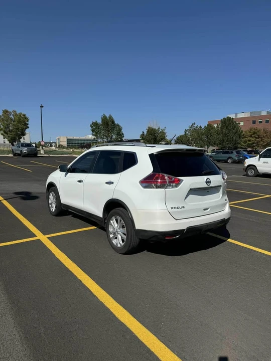 2016 Nissan Rogue - Image 4 of 10