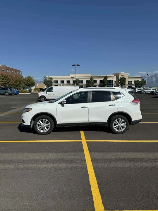 2016 Nissan Rogue - Image 3 of 10