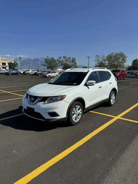 2016 Nissan Rogue - Image 2 of 10