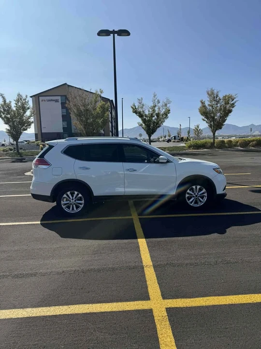 2016 Nissan Rogue - Image 6 of 10
