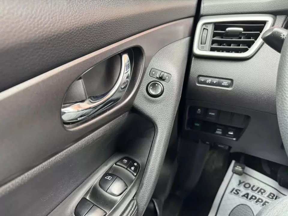 2016 Nissan Rogue - Image 17 of 19