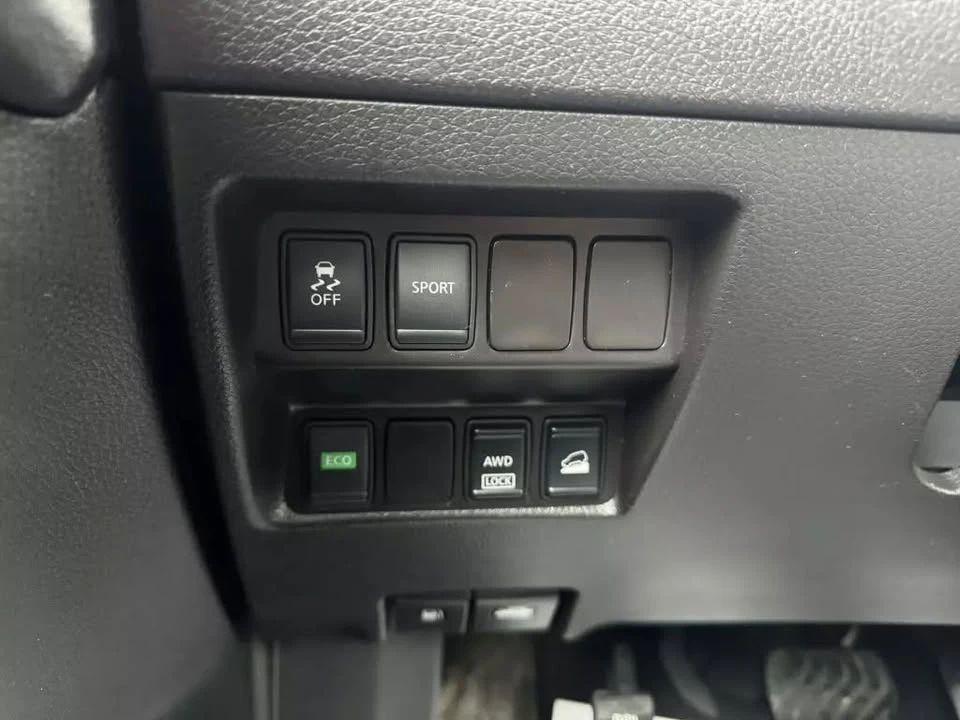 2016 Nissan Rogue - Image 16 of 19