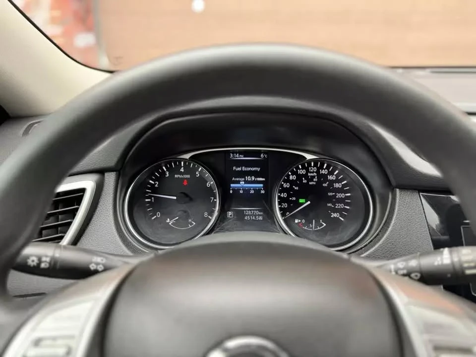 2016 Nissan Rogue - Image 8 of 19