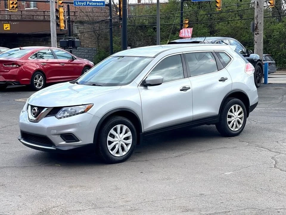 2016 Nissan Rogue - Image 8 of 15