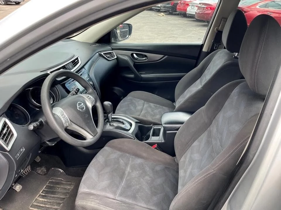 2016 Nissan Rogue - Image 9 of 15