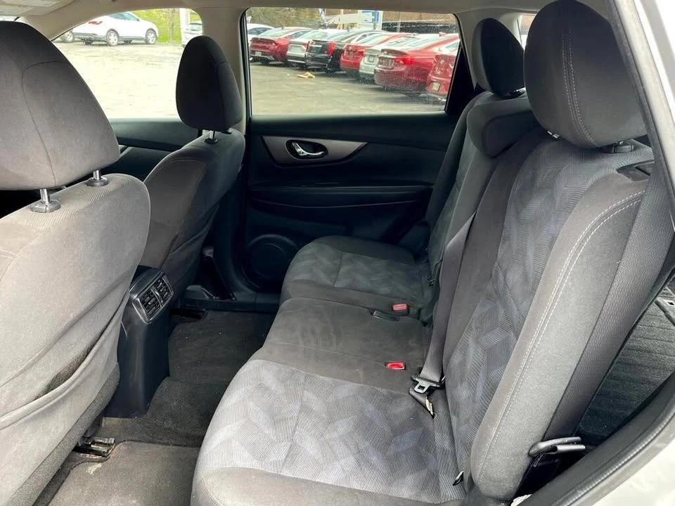 2016 Nissan Rogue - Image 11 of 15