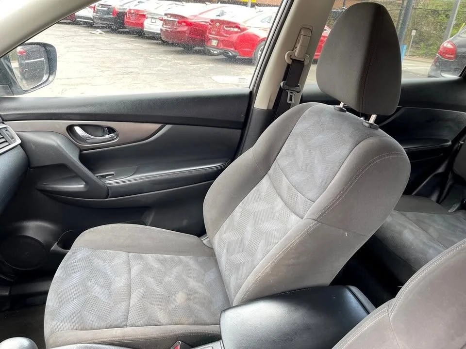 2016 Nissan Rogue - Image 10 of 15