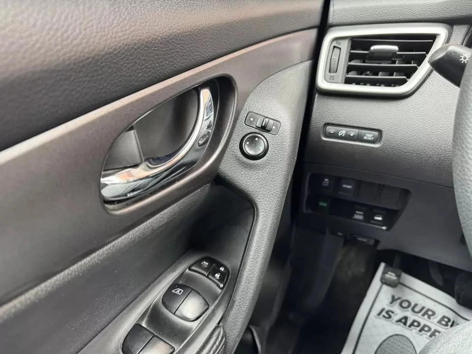 2016 Nissan Rogue - Image 16 of 18