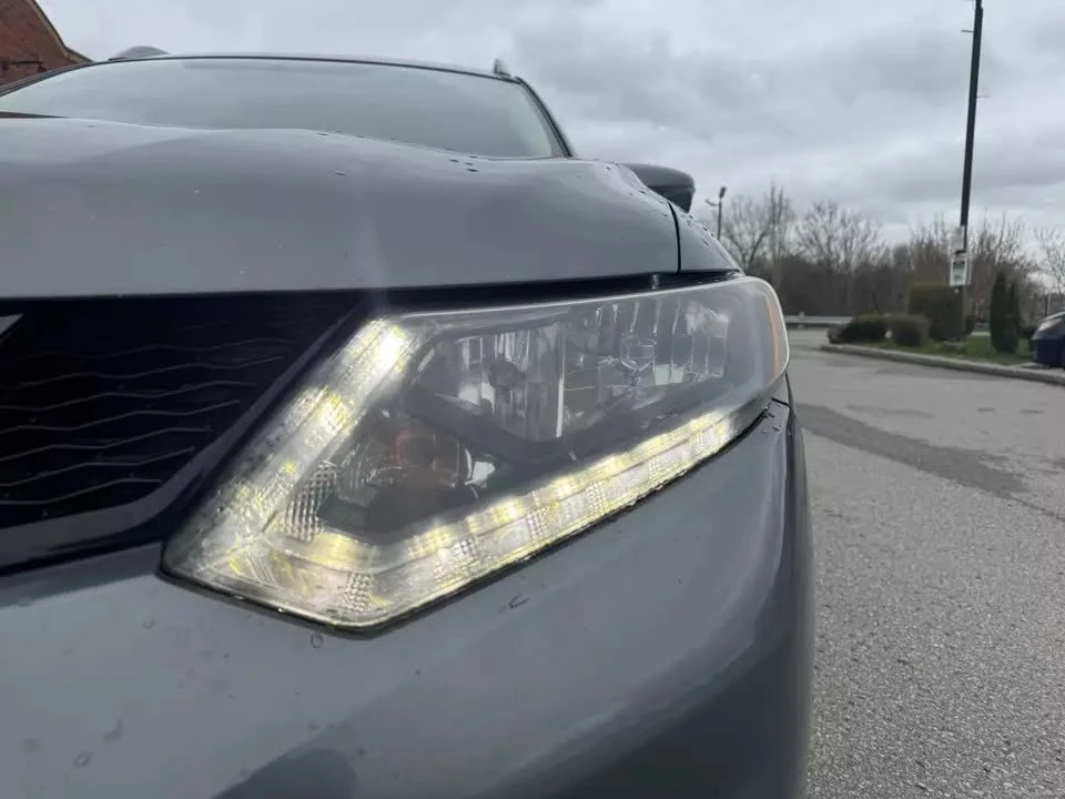 2016 Nissan Rogue - Image 2 of 18