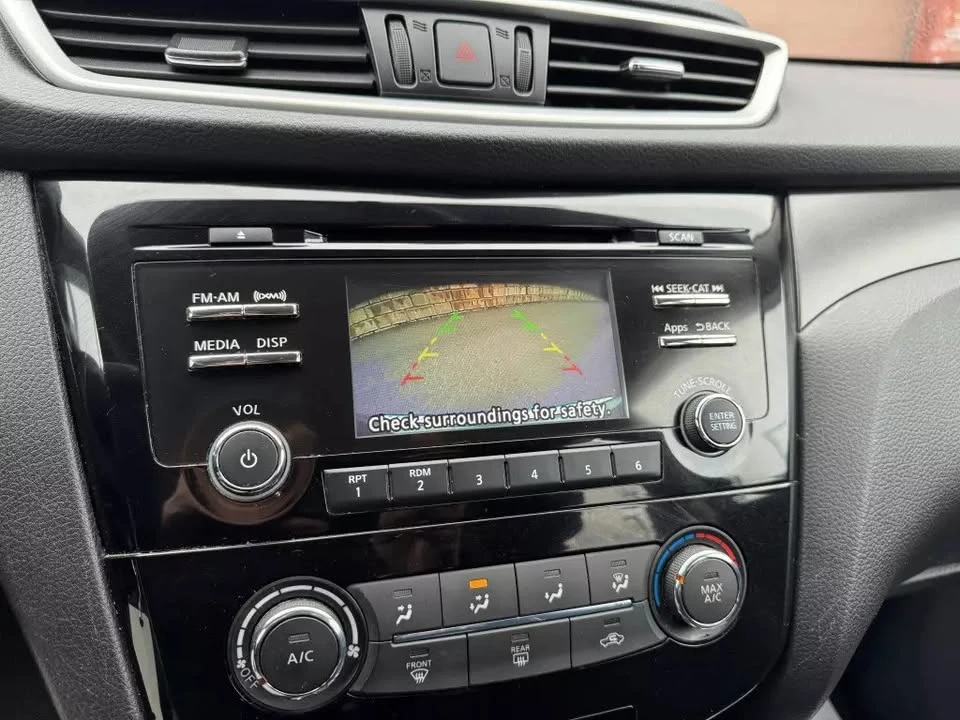 2016 Nissan Rogue - Image 13 of 18
