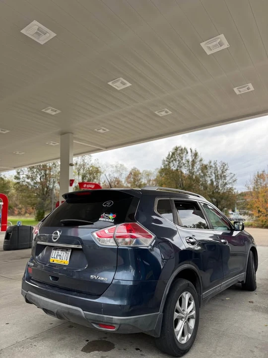 2016 Nissan Rogue - Image 3 of 3