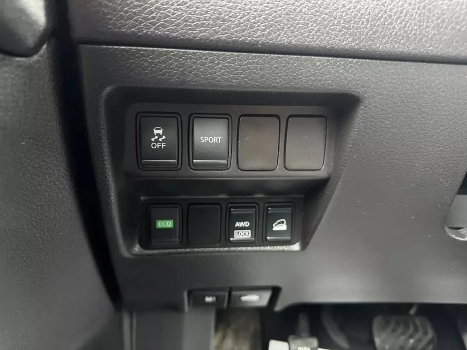 2016 Nissan Rogue - Image 16 of 19