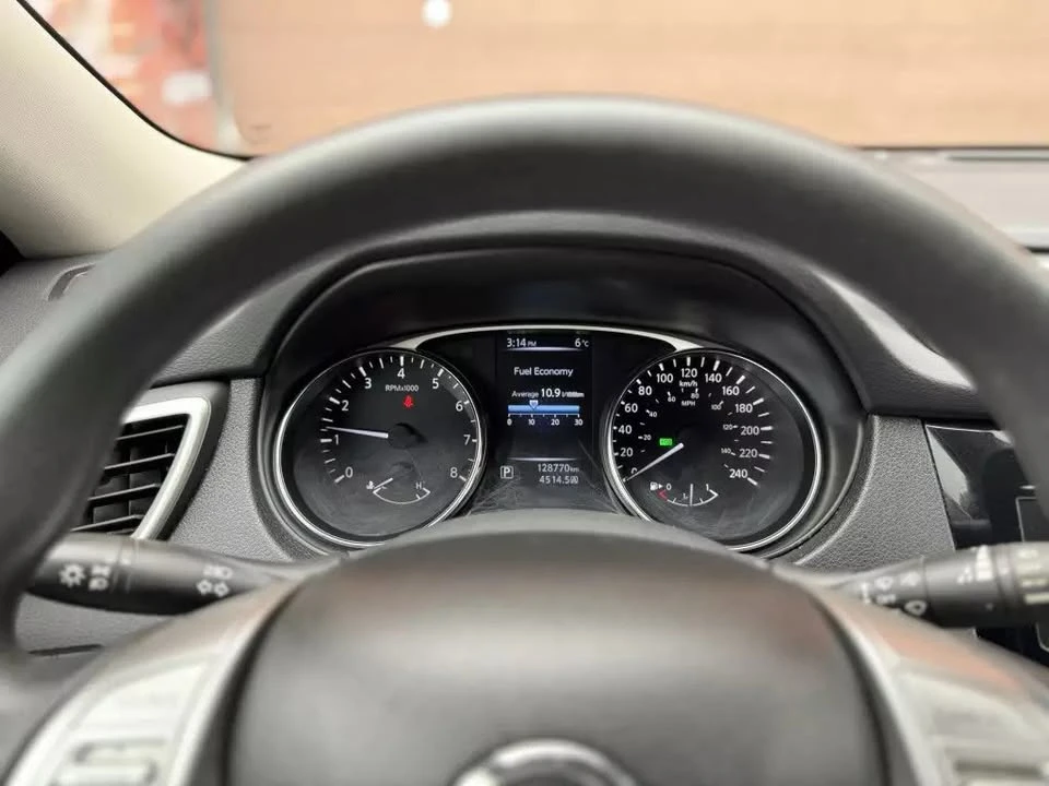 2016 Nissan Rogue - Image 8 of 19