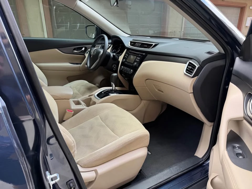 2016 Nissan Rogue - Image 10 of 20
