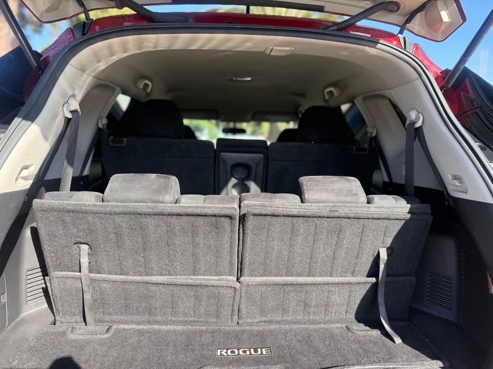 2016 Nissan Rogue - Image 10 of 11