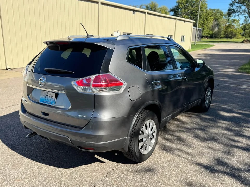 2016 Nissan Rogue - Image 2 of 13