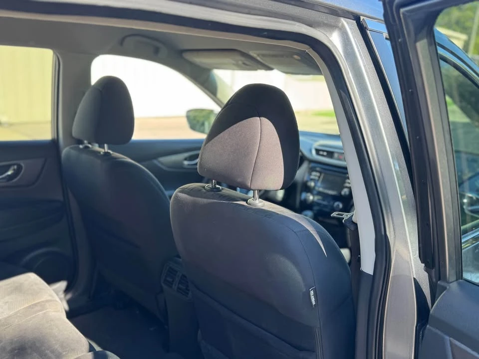 2016 Nissan Rogue - Image 11 of 13