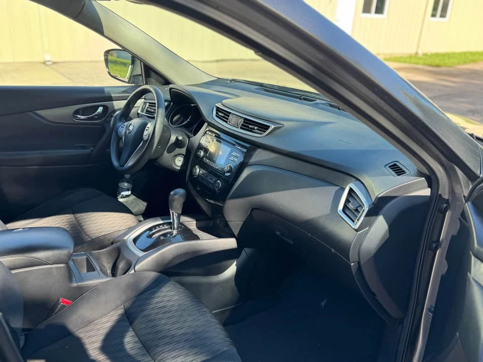 2016 Nissan Rogue - Image 10 of 13