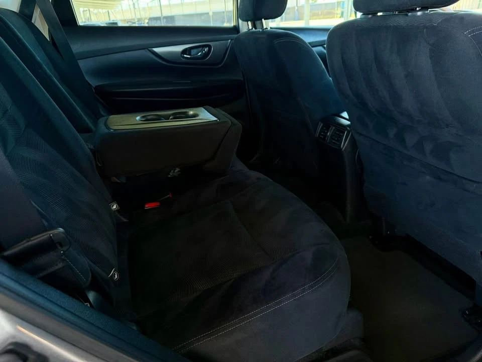 2016 Nissan Rogue - Image 8 of 18