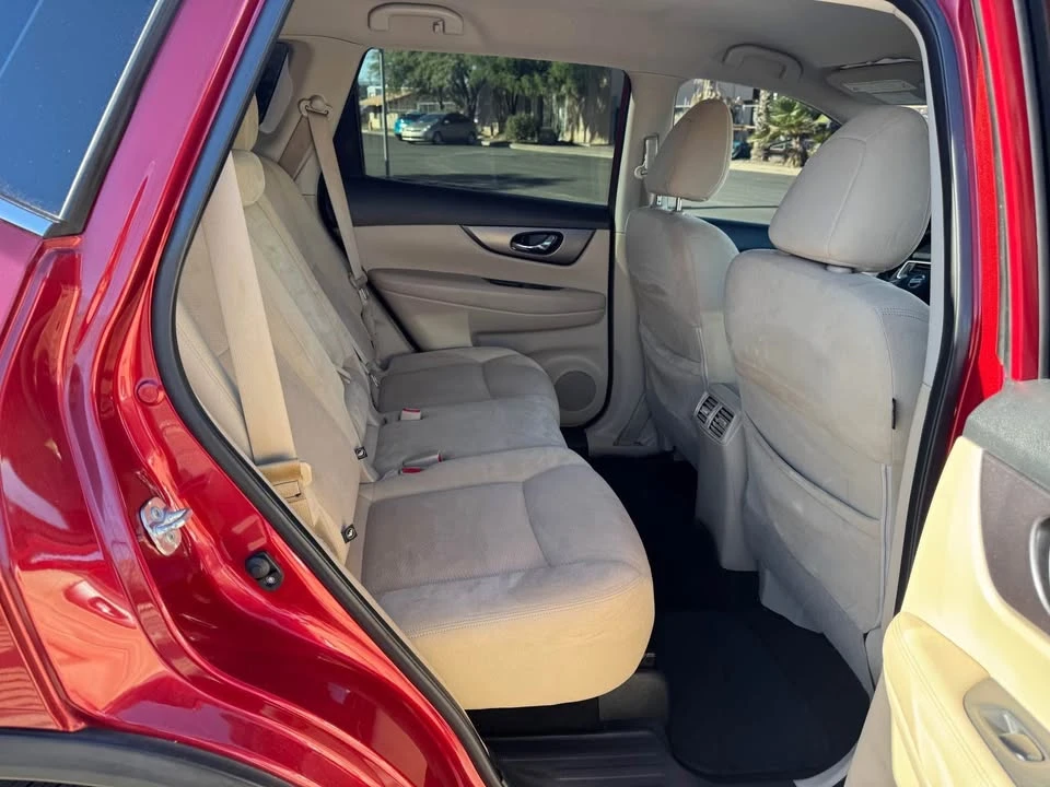 2016 Nissan Rogue - Image 11 of 20