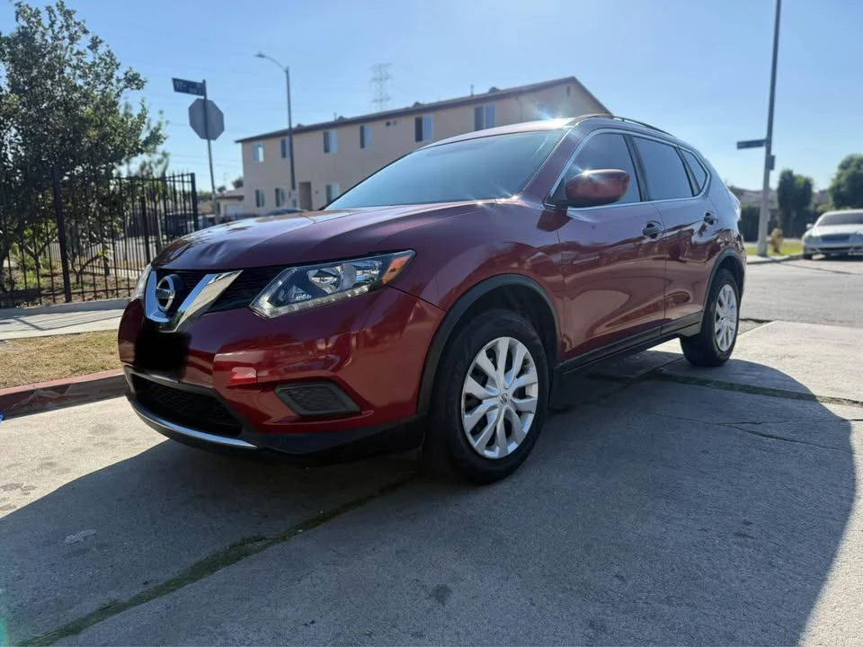2016 Nissan Rogue - Image 4 of 11