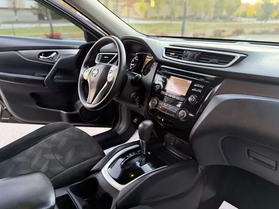 2016 Nissan Rogue - Image 19 of 20