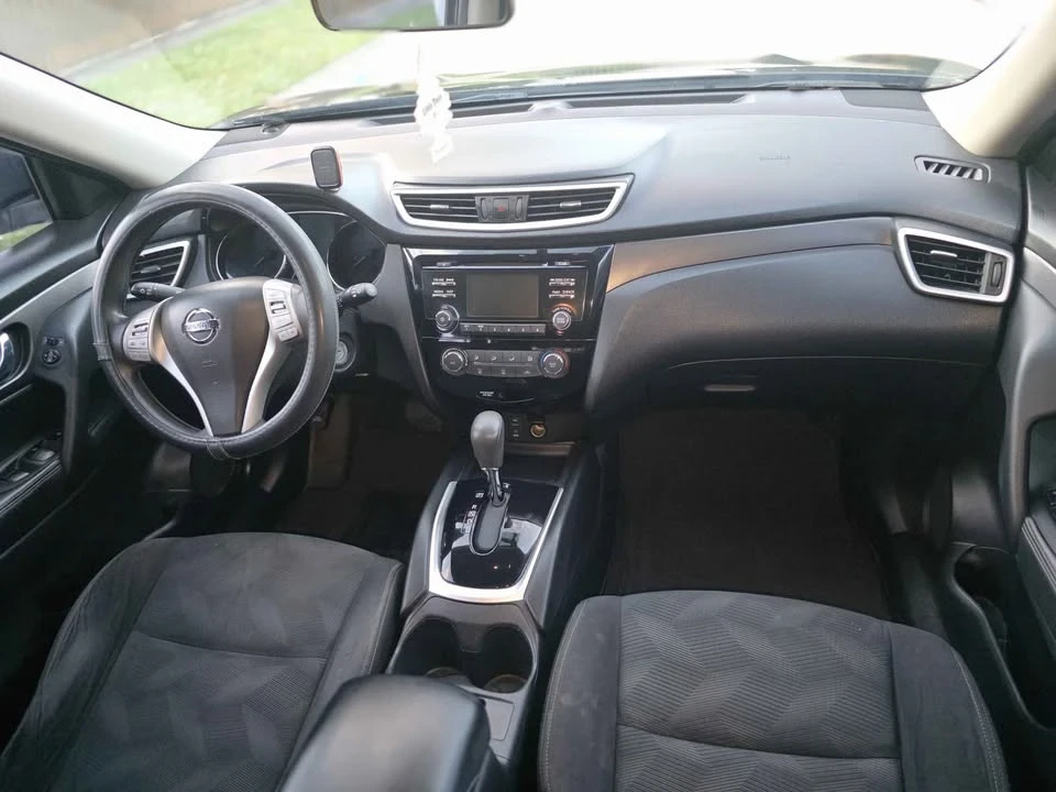 2016 Nissan Rogue - Image 8 of 14