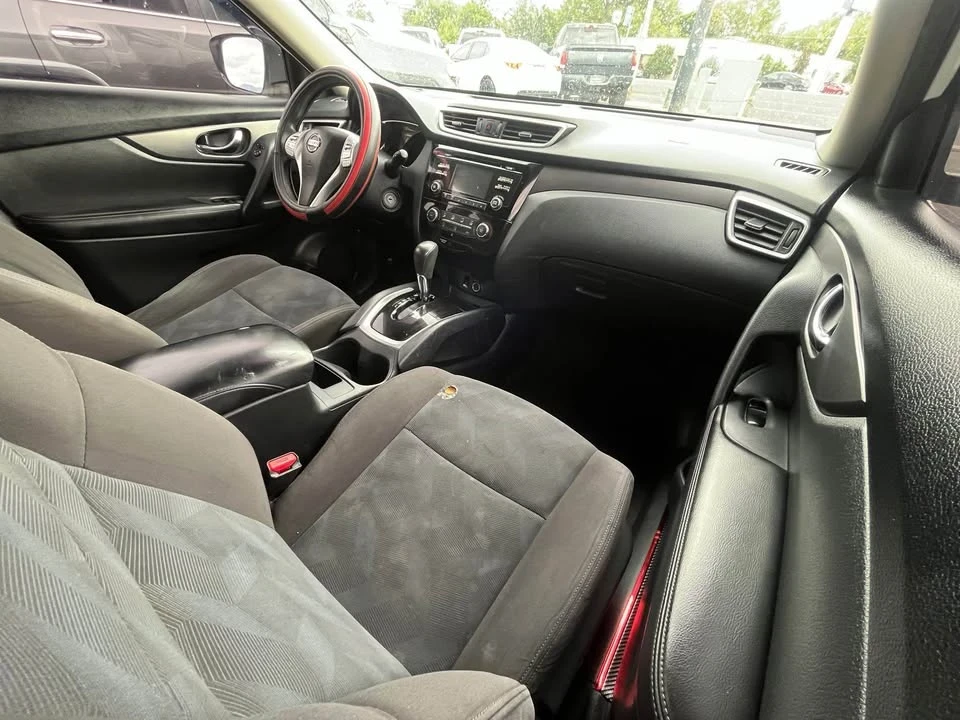 2016 Nissan Rogue - Image 4 of 10