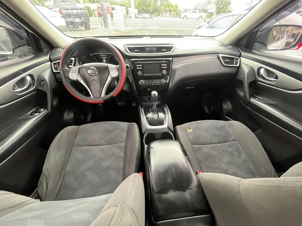 2016 Nissan Rogue - Image 2 of 10