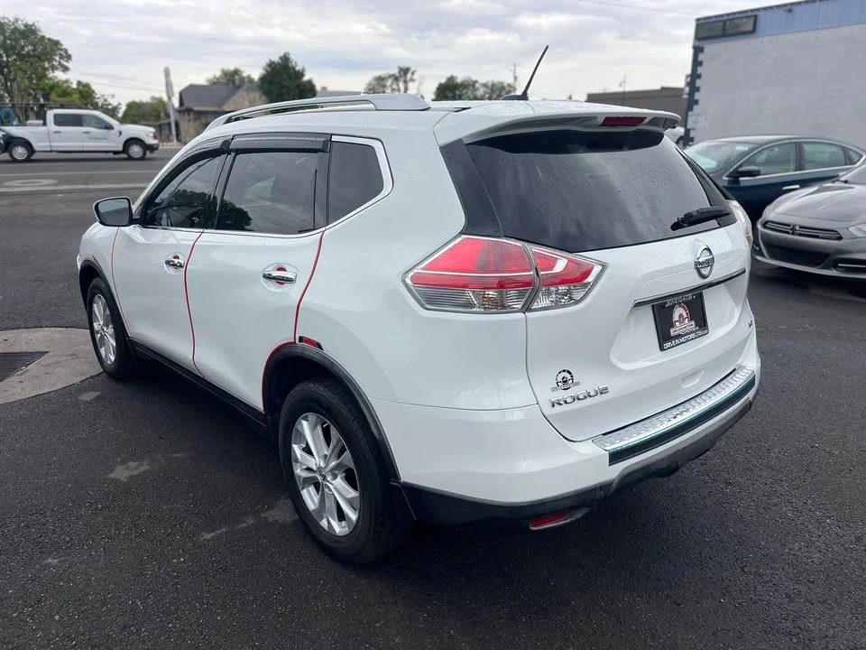 2016 Nissan Rogue - Image 7 of 10