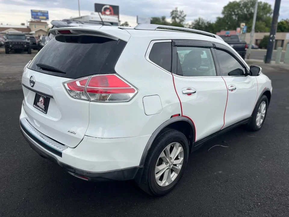 2016 Nissan Rogue - Image 9 of 10