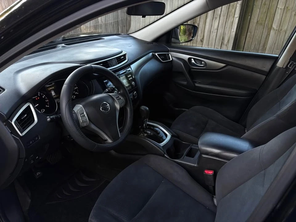 2016 Nissan Rogue - Image 9 of 13