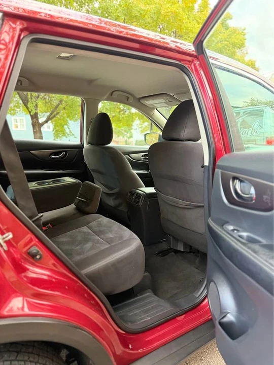 2016 Nissan Rogue - Image 6 of 10