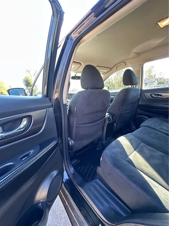 2016 Nissan Rogue - Image 10 of 15
