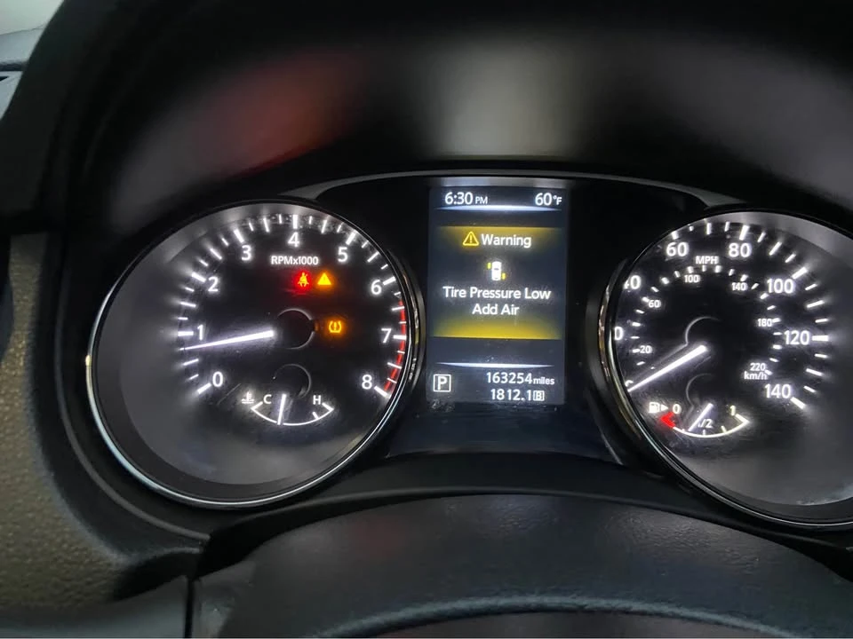 2016 Nissan Rogue - Image 11 of 13