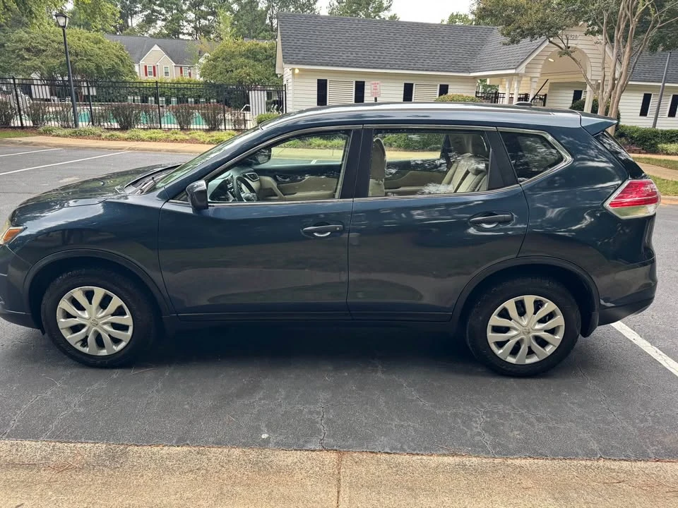 2016 Nissan Rogue - Image 15 of 17