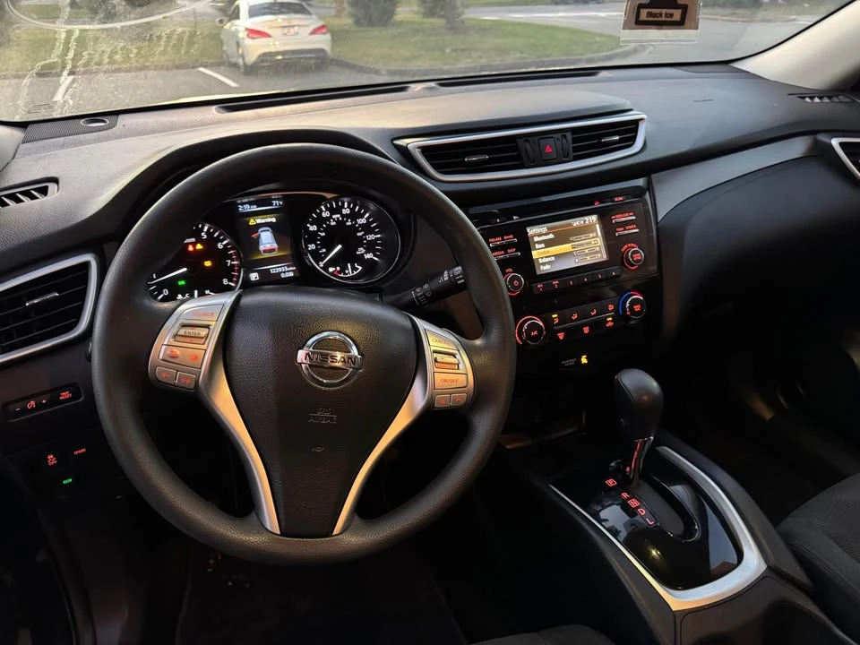 2016 Nissan Rogue - Image 8 of 10